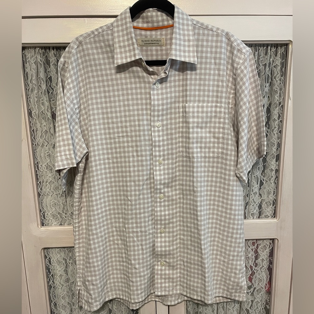 Lightweight Island Republic Men’s button up shirt size L plaid style